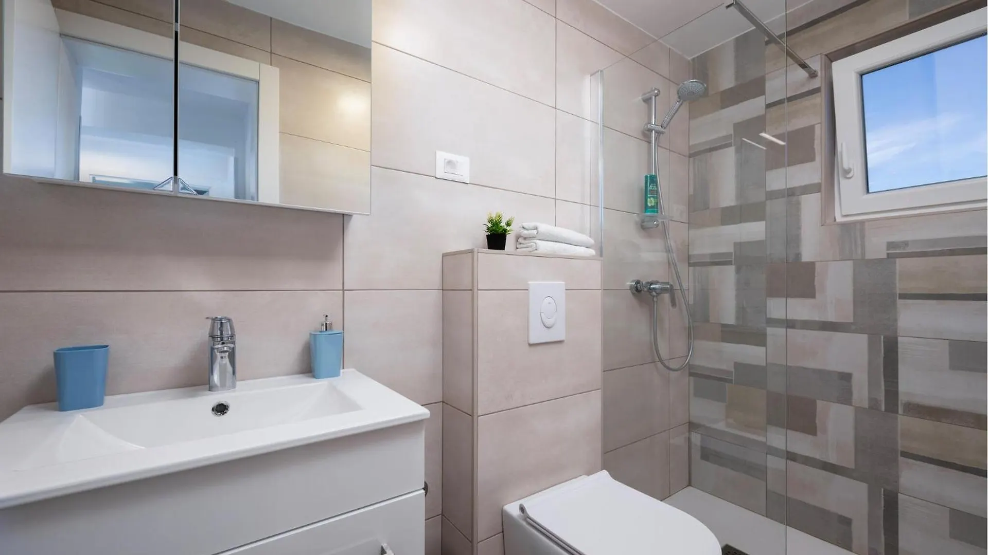 Cozy Apartment In Koromacno With House Sea View 0*,  Chorvatsko