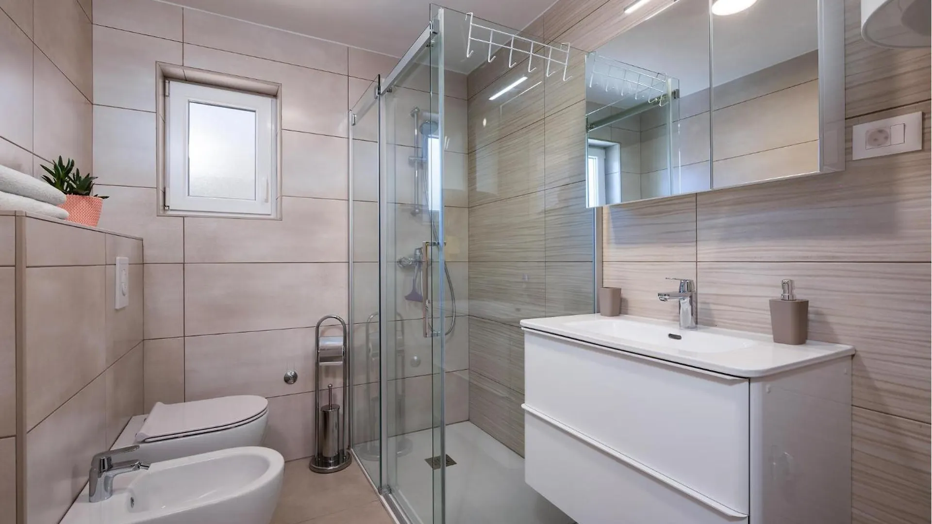 Cozy Apartment In Koromacno With House Sea View