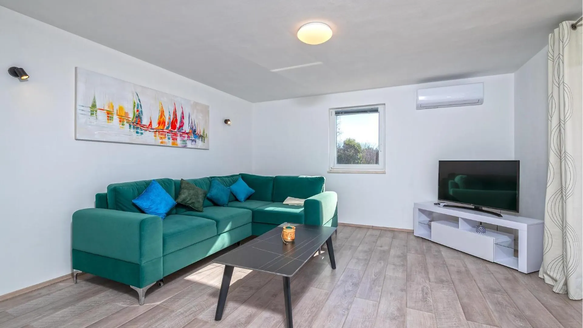 Cozy Apartment In Koromacno With House Sea View